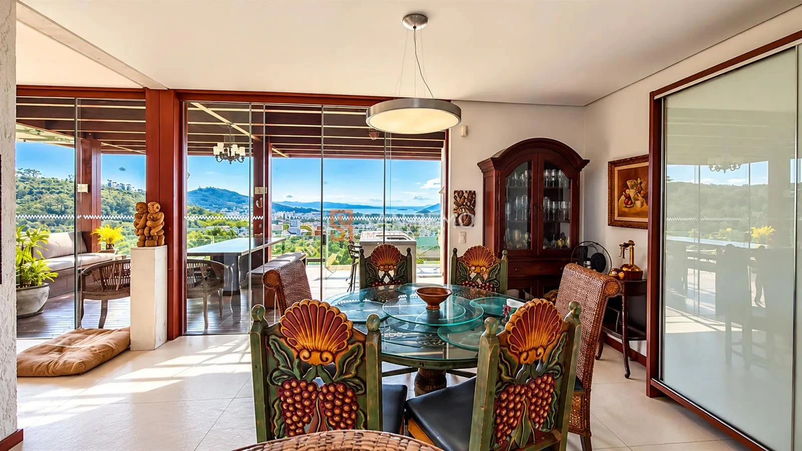 6-bedroom house with a walk-in closet in Florianópolis — photo 30
