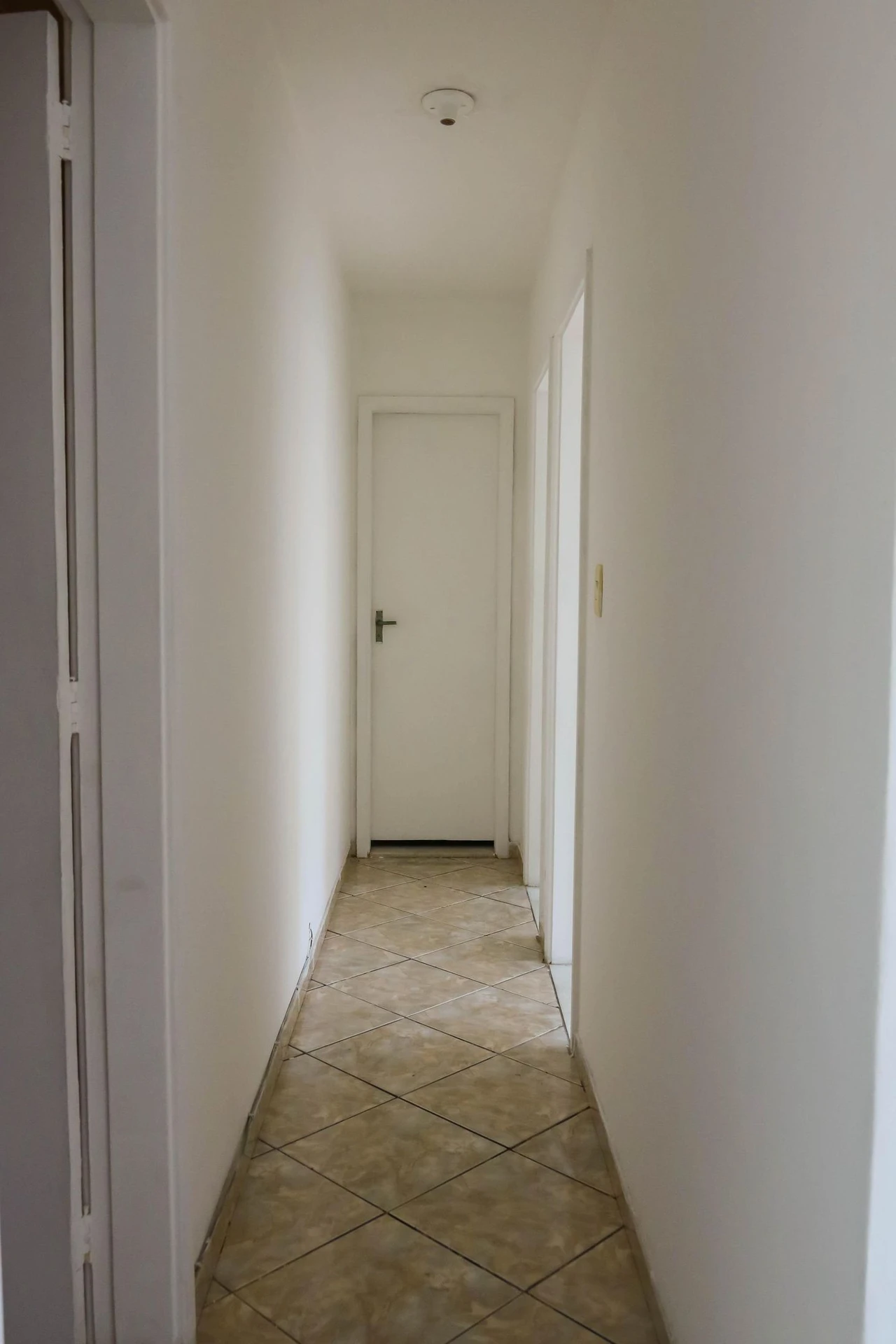 Apartment with 2 bedrooms and an enclosed glass balcony — photo 39