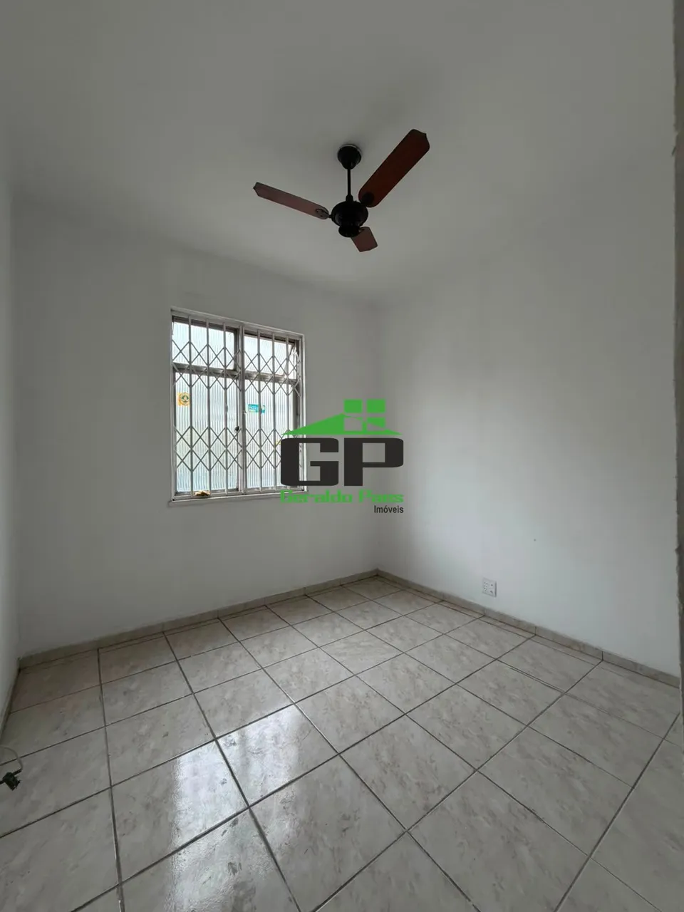 2-bedroom unfurnished rental apartment with parking — photo 3