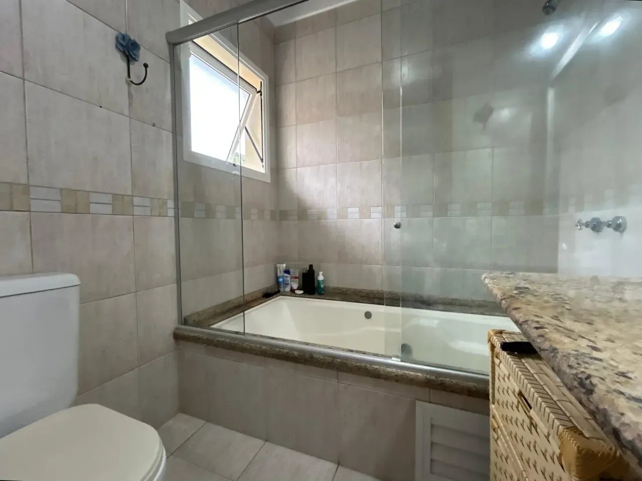 Bathtub in a 3-bedroom apartment, 114 m² — photo 42