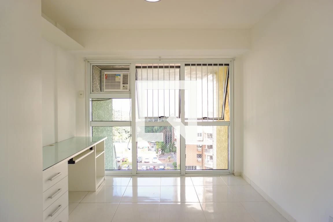 Apartamento sem mobília com 2 quartos e varanda fechada — photo 28