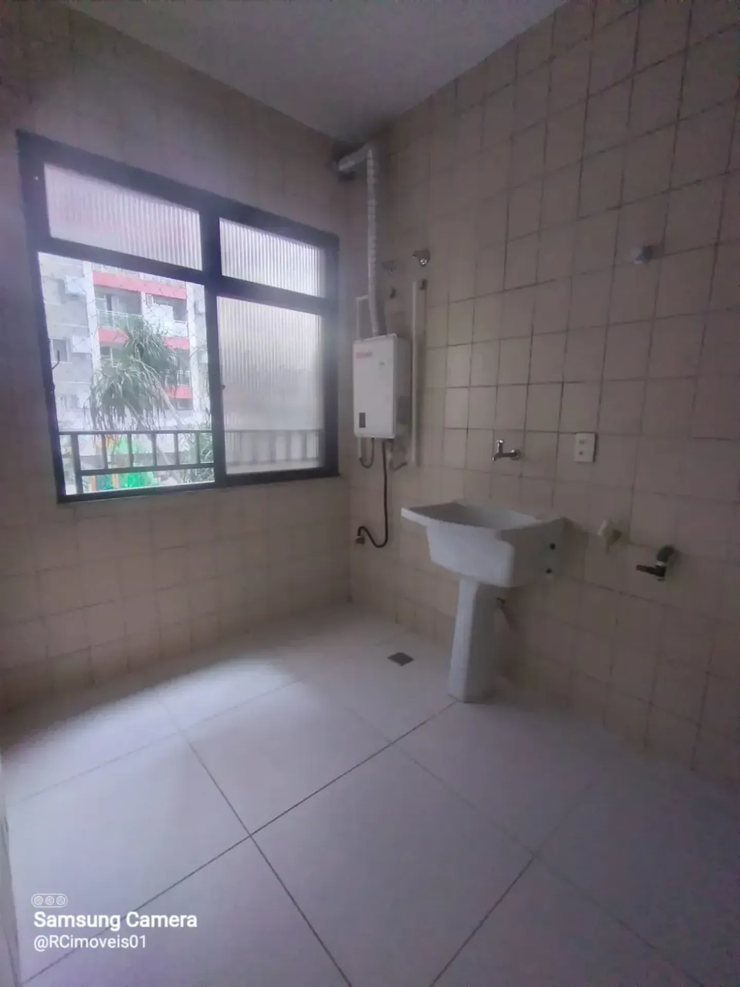 3-bedroom apartment with pets allowed — photo 40