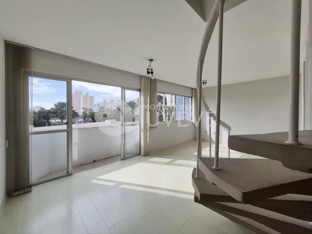 Apartamento duplex com 2 dormitórios e 2 banheiros — photo 2