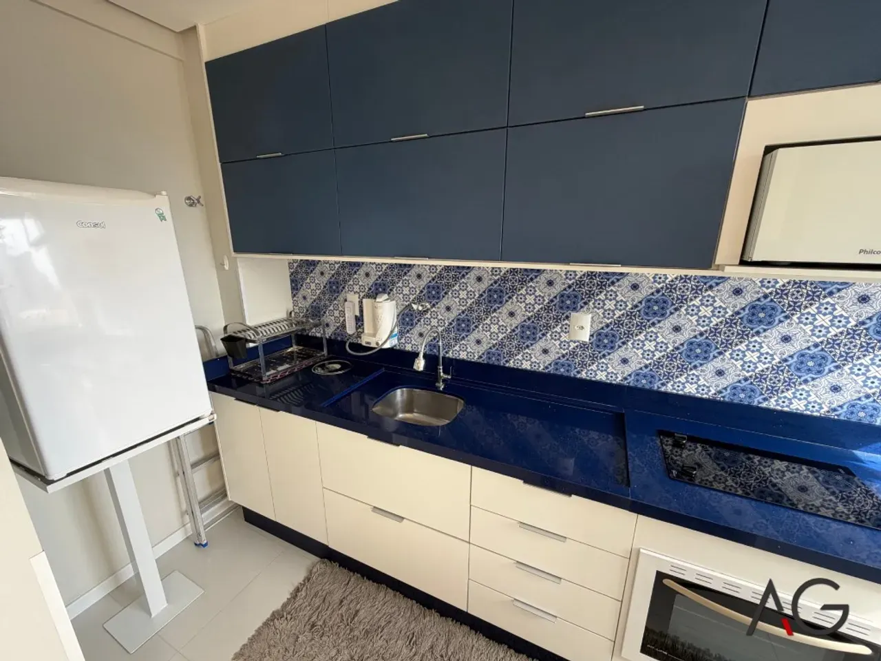 Furnished studio with open-plan kitchen and 2 parking spots — photo 5