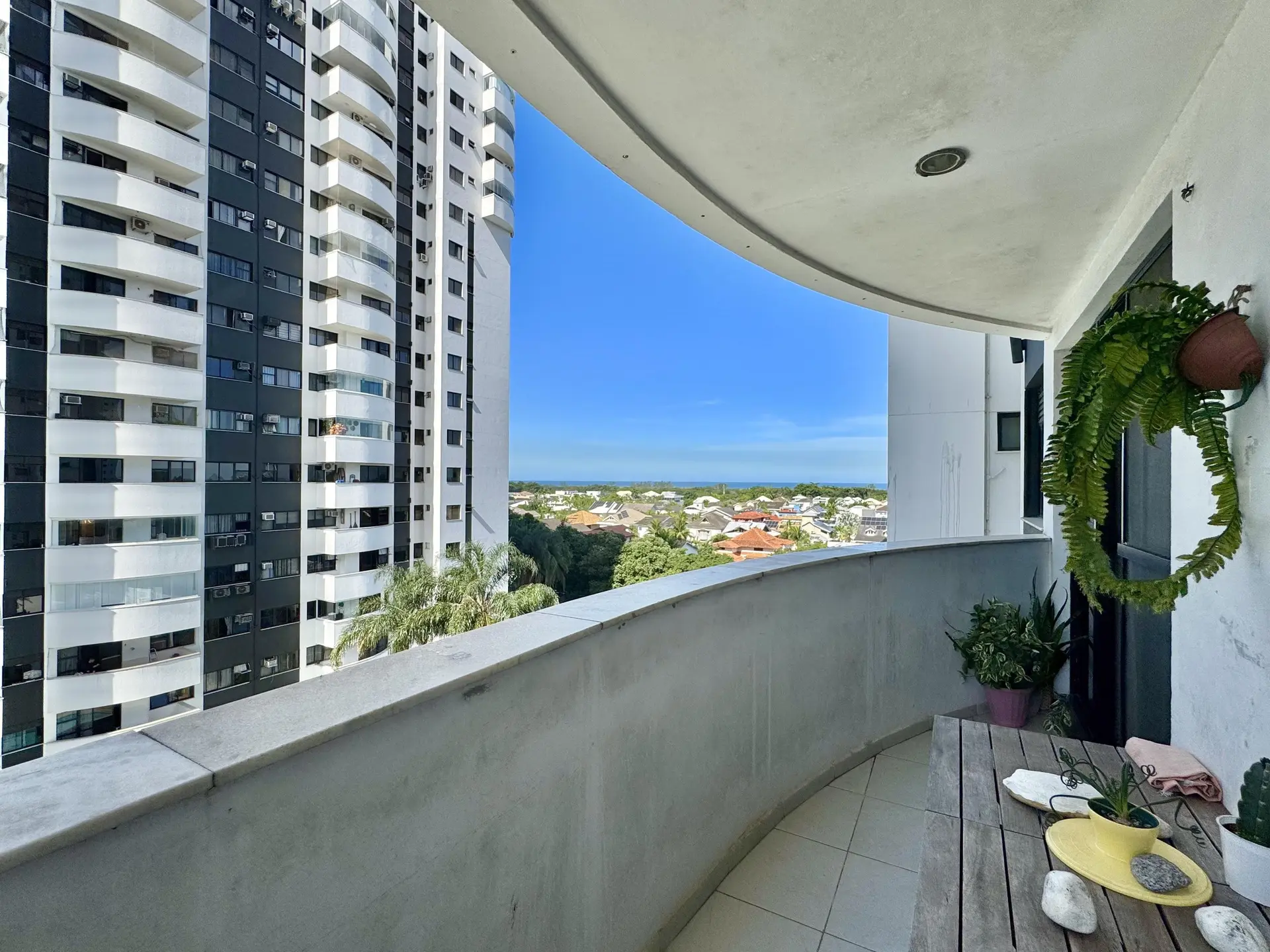 Glass-enclosed balcony in a 2-bedroom apartment, 72 m²
