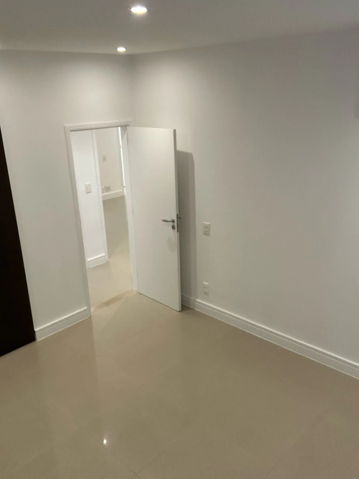 208 m² apartment with a bathtub and a water view — photo 25