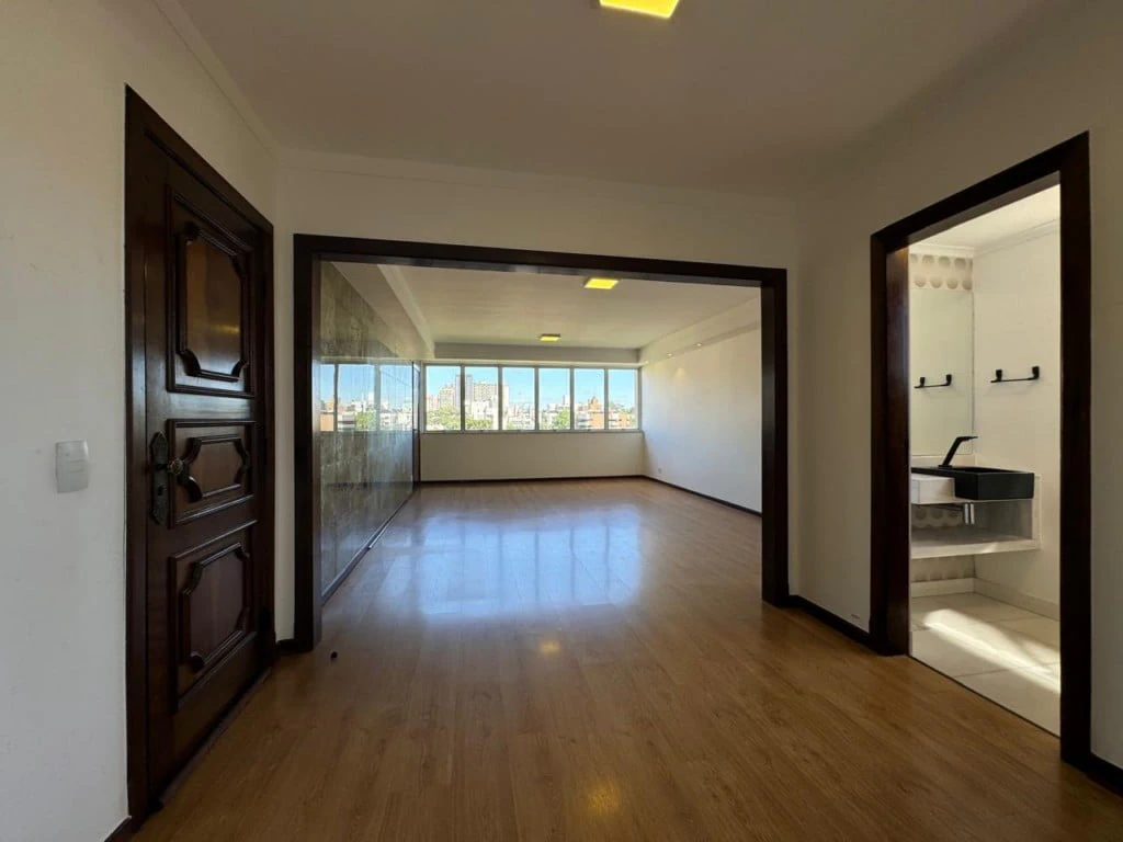 Квартира 268 м² із заскленим балконом та гардеробною — photo 12