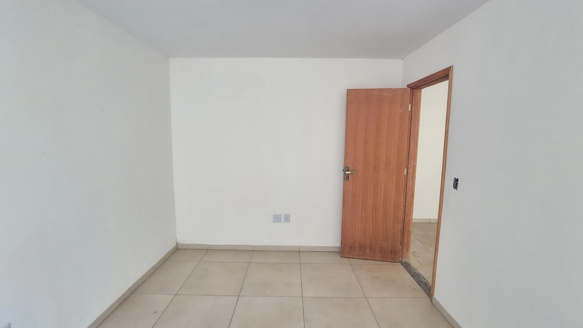 2-bedroom unfurnished apartment with closed kitchen — photo 34