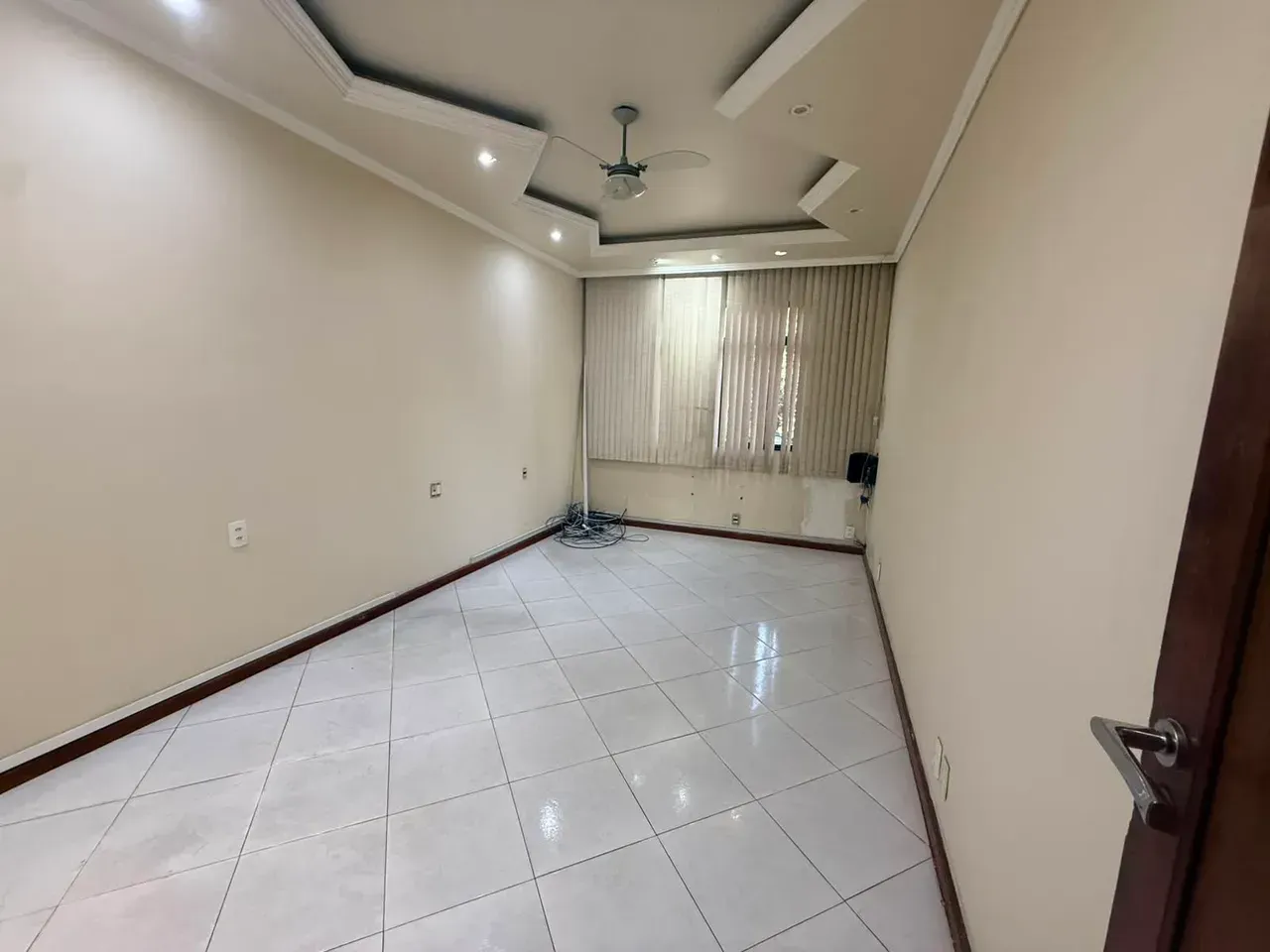 Casa comercial sem mobília com 3 quartos e 4 banheiros — photo 11