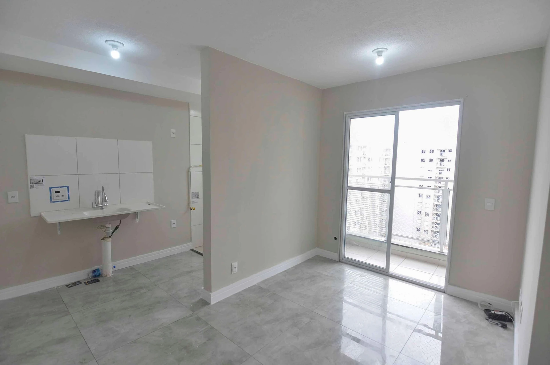 Apartamento sem vaga, 2 quartos e varanda