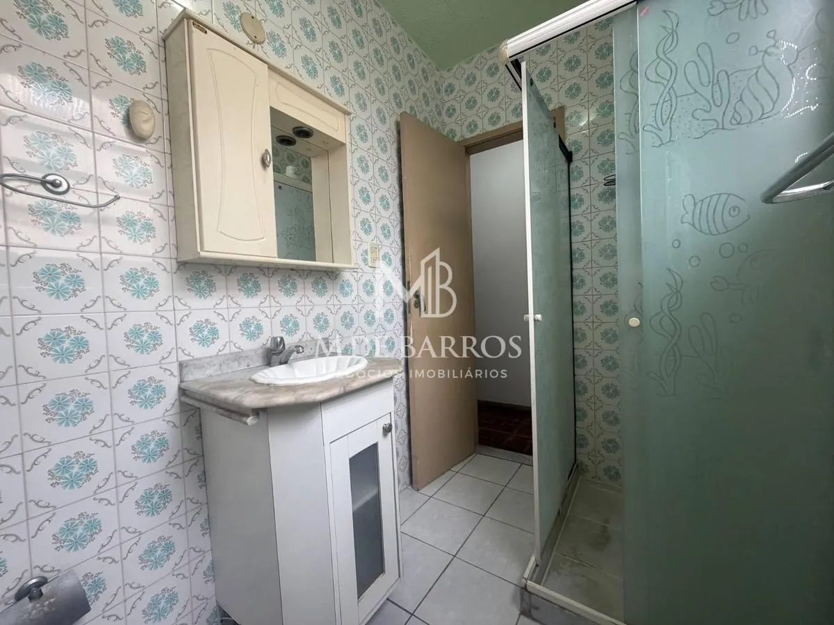 Apartamento de 2 quartos com piso de madeira ou laminado — photo 4