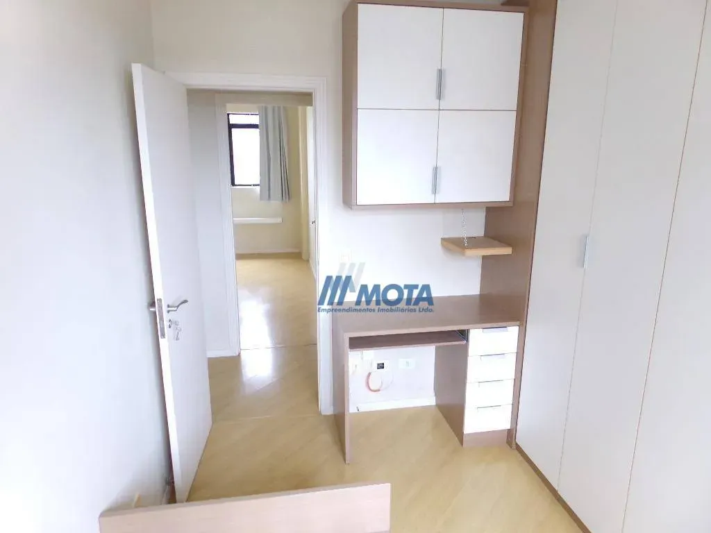 3-bedroom apartment with a bathtub — photo 17