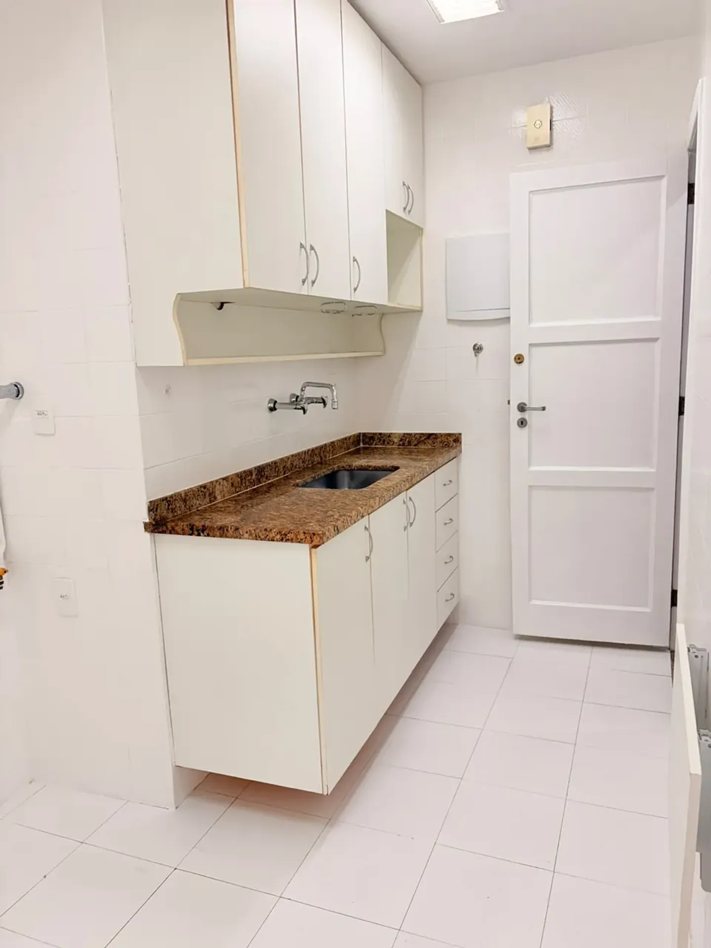 Apartment on the 8th floor with wood or laminate floors — photo 7