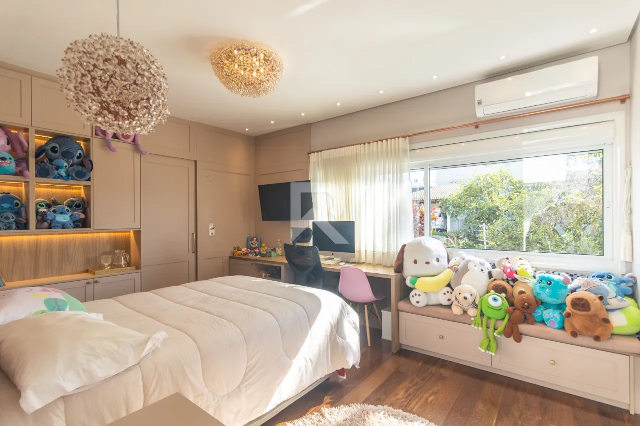 House with open-plan kitchen and 400 m², 4 bedrooms — photo 37