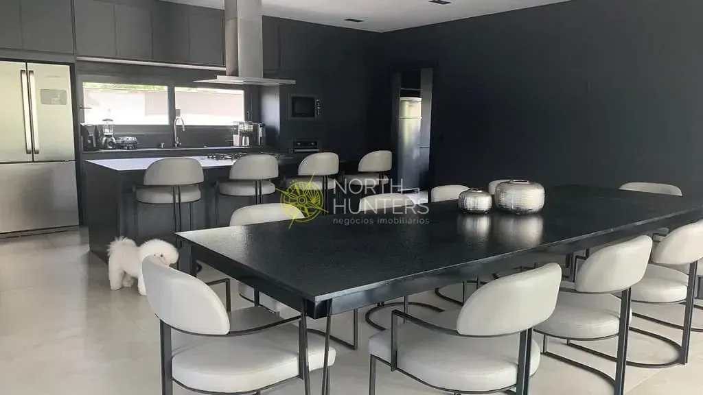 Casa mobiliada de 5 suítes com 646 m² e 4 vagas — photo 42