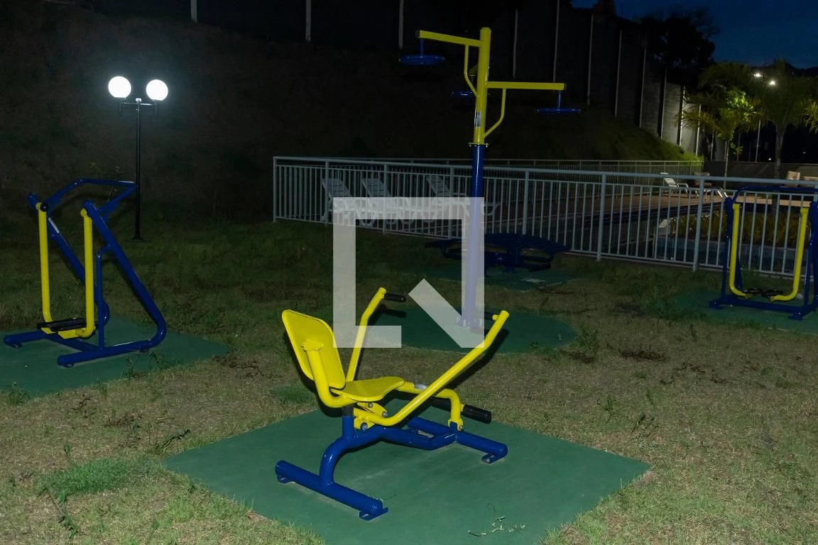 2-bedroom apartment in a building with a gym — photo 12