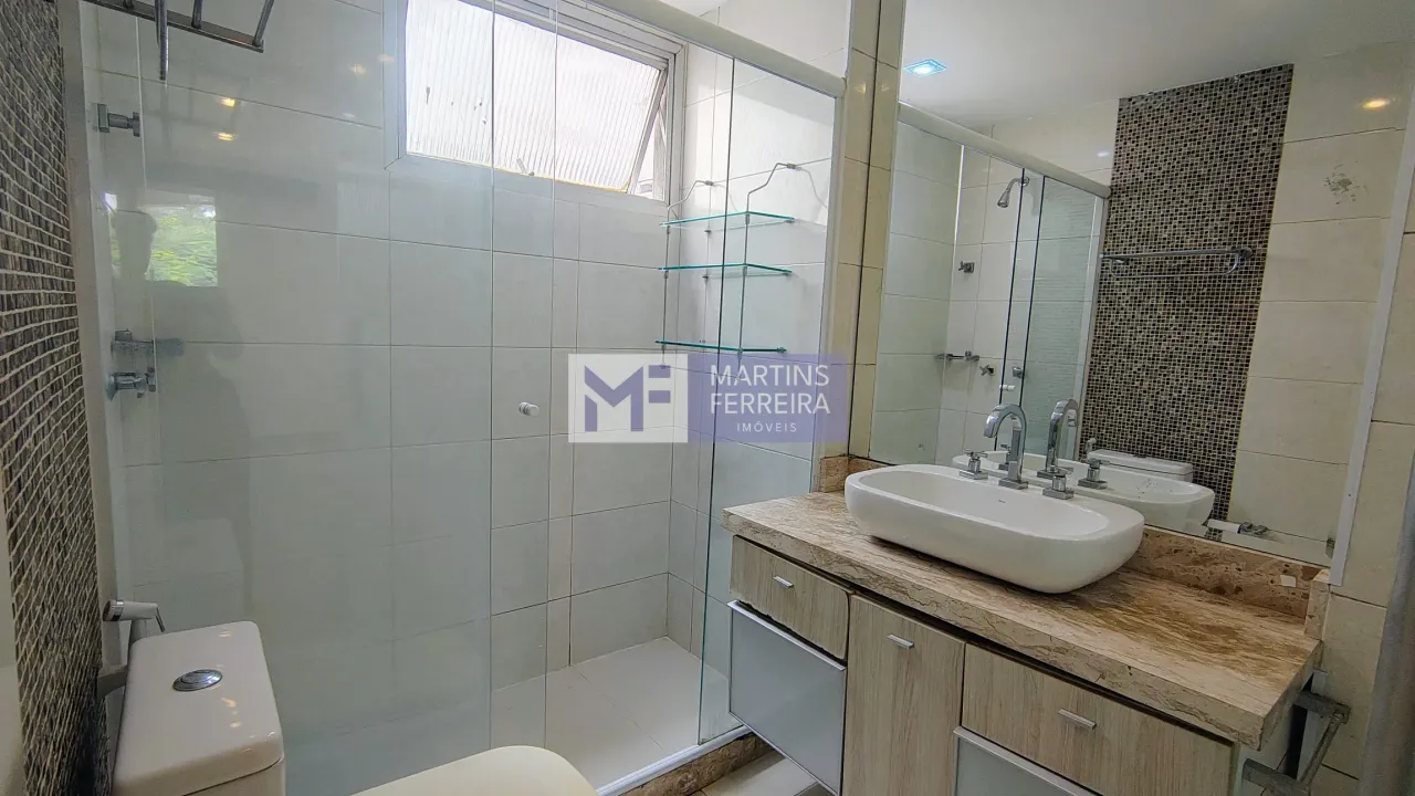 Glass-enclosed balcony in a 3-bedroom apartment, 115 m² — photo 19