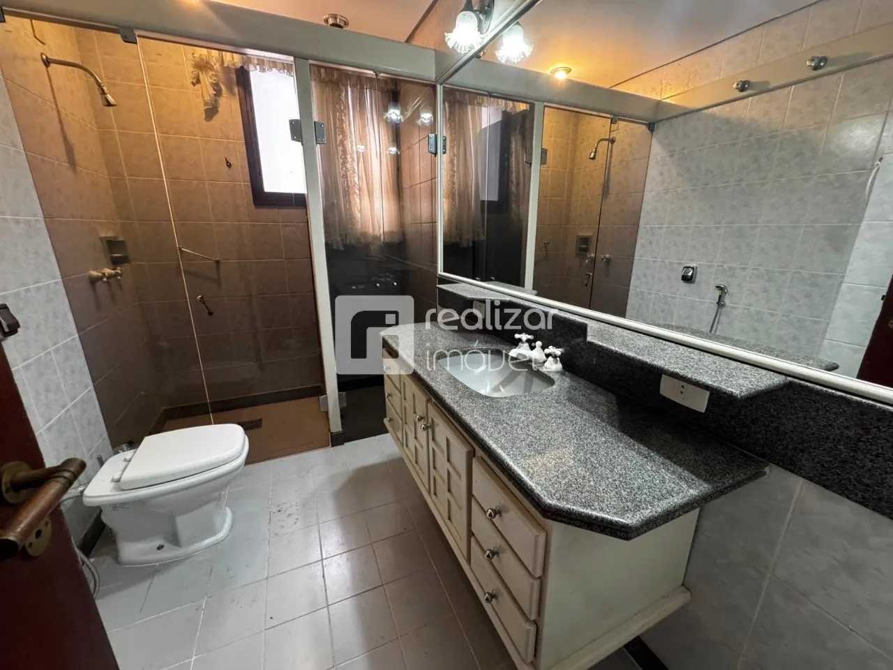 Apartamento de 290 m² com 4 dormitórios e varanda envidraçada — photo 9