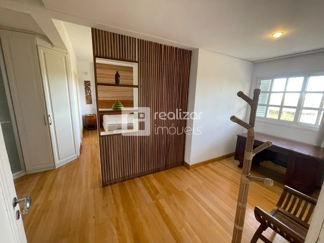 Casa de 5 dormitorios con balcón cerrado con vidrio — photo 19