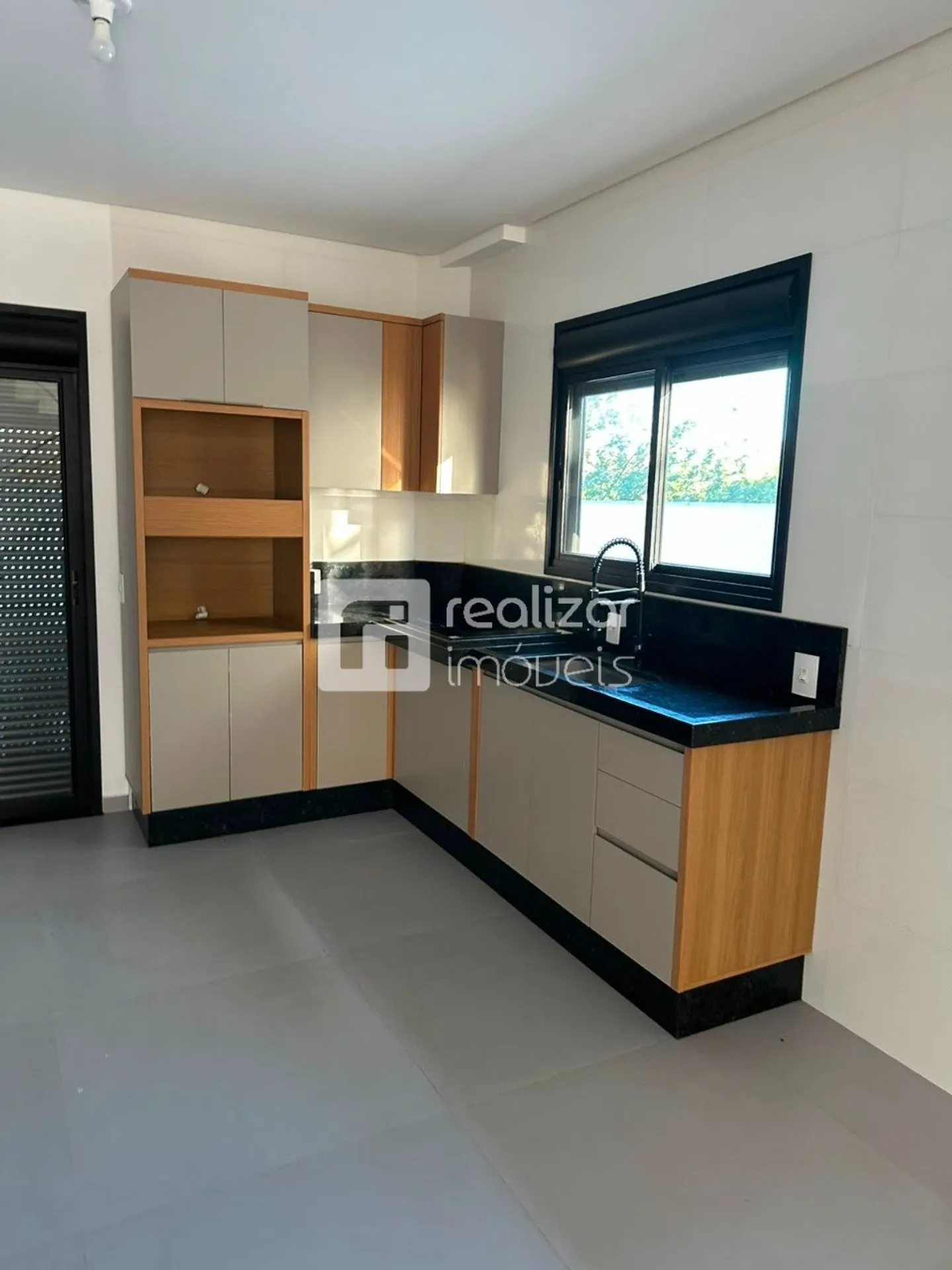 3 en-suite townhouse with laundry area, 146 m² — photo 2