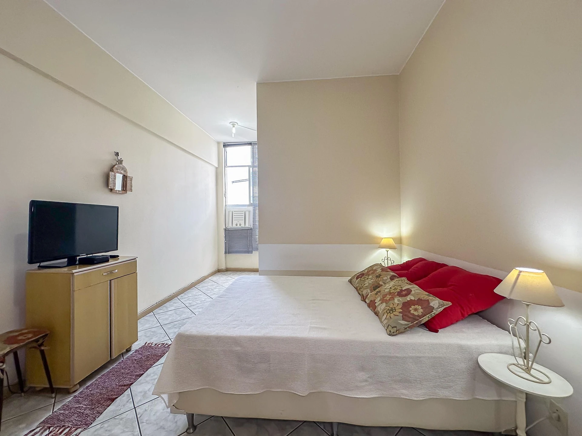 Furnished 2-bedroom apartment with separate kitchen — photo 19