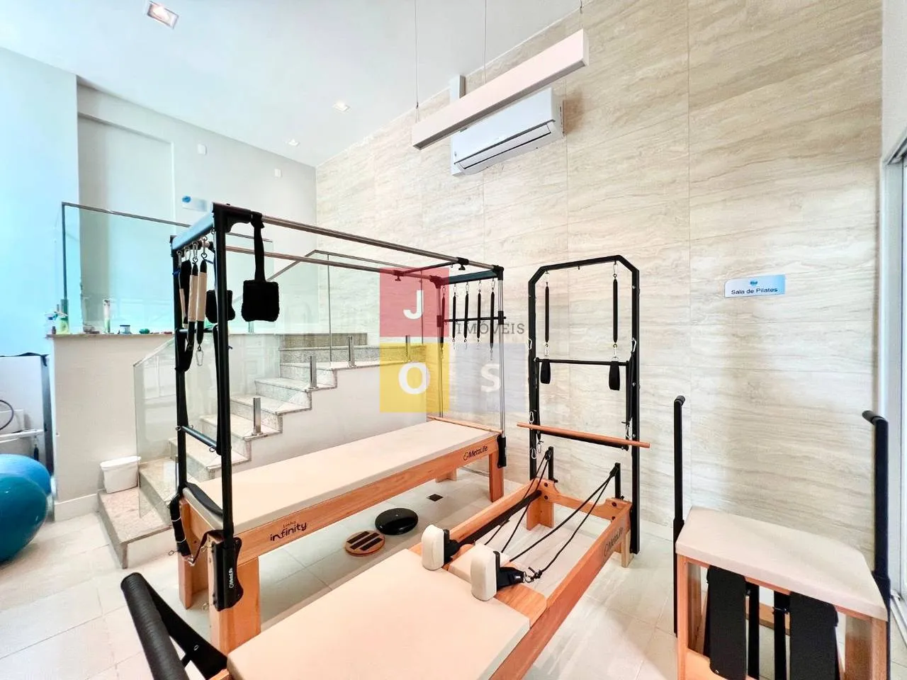 Furnished 4-bedroom suite apartment with 156 m² — photo 138