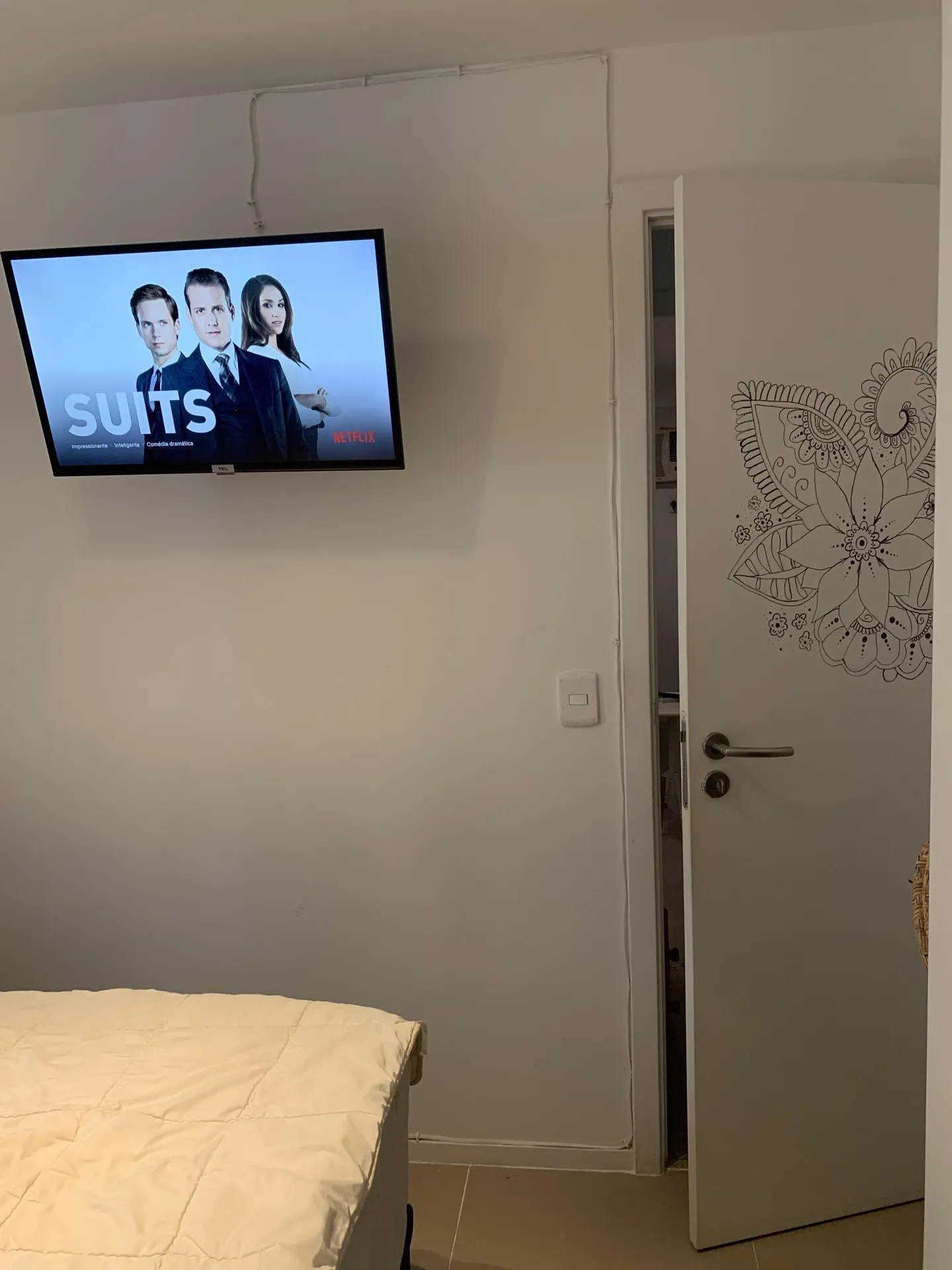 Furnished apartment, 74 m², with a glass-enclosed balcony — photo 39