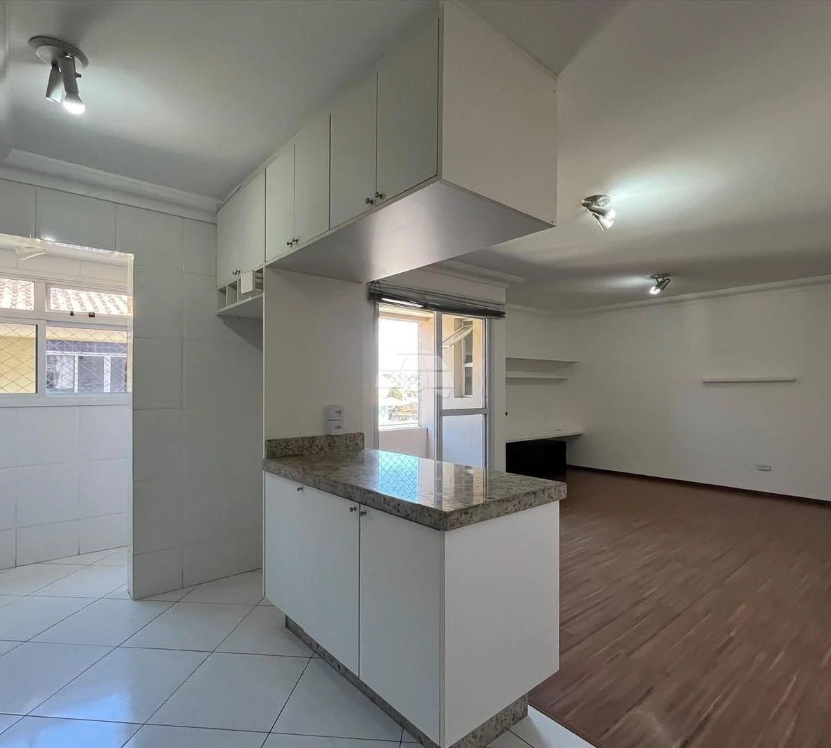 3-bedroom apartment with a home office in Curitiba — photo 2