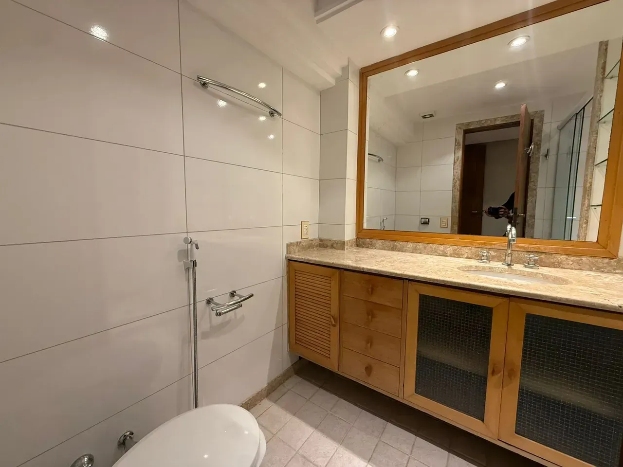 Unfurnished apartment with 2 bedrooms and 2 bathrooms — photo 17