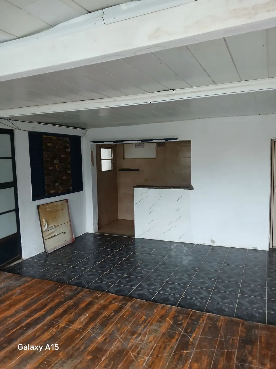 Unfurnished studio with 1 bedroom and a compact kitchenette — photo 3