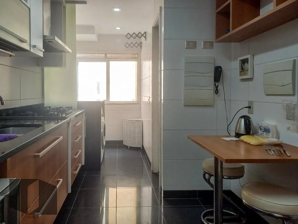 Furnished 3-bedroom apartment with 3 baths and balcony — photo 21