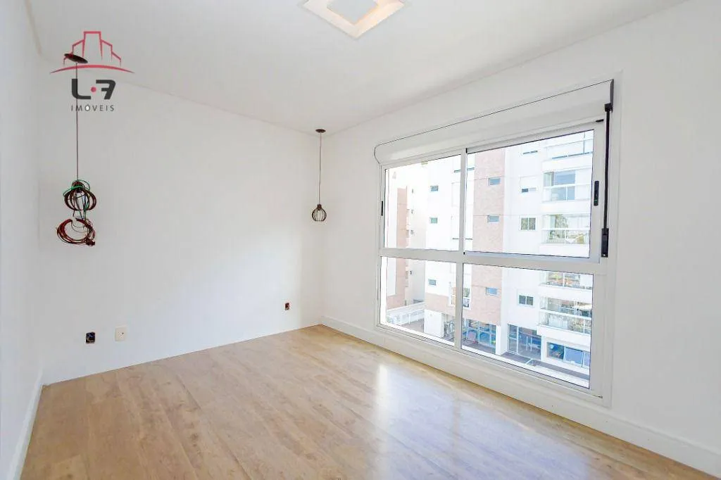 3-bedroom apartment with a grill on the balcony — photo 61