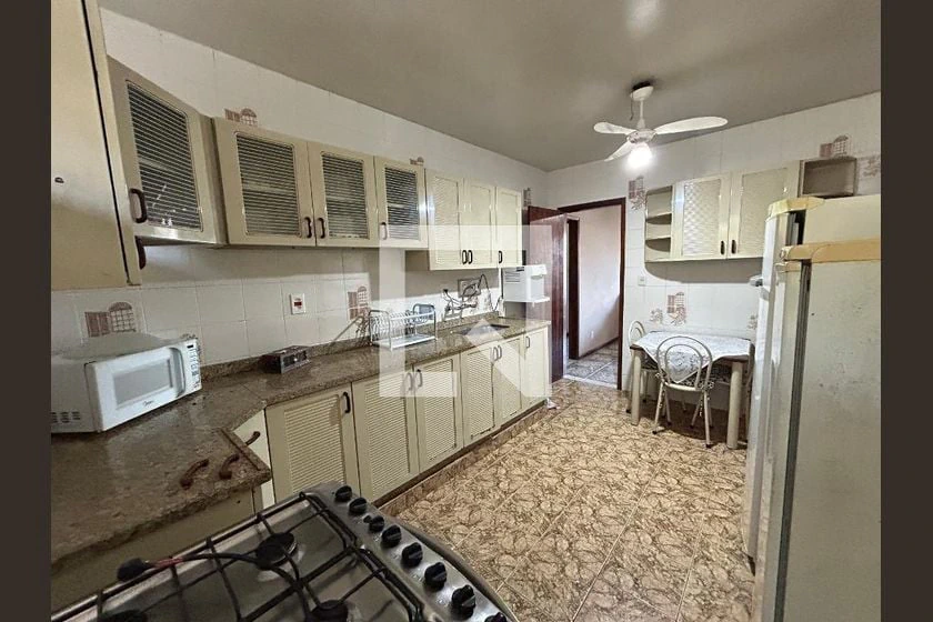 Furnished house with 2 bedrooms and 160 m², no parking — photo 30