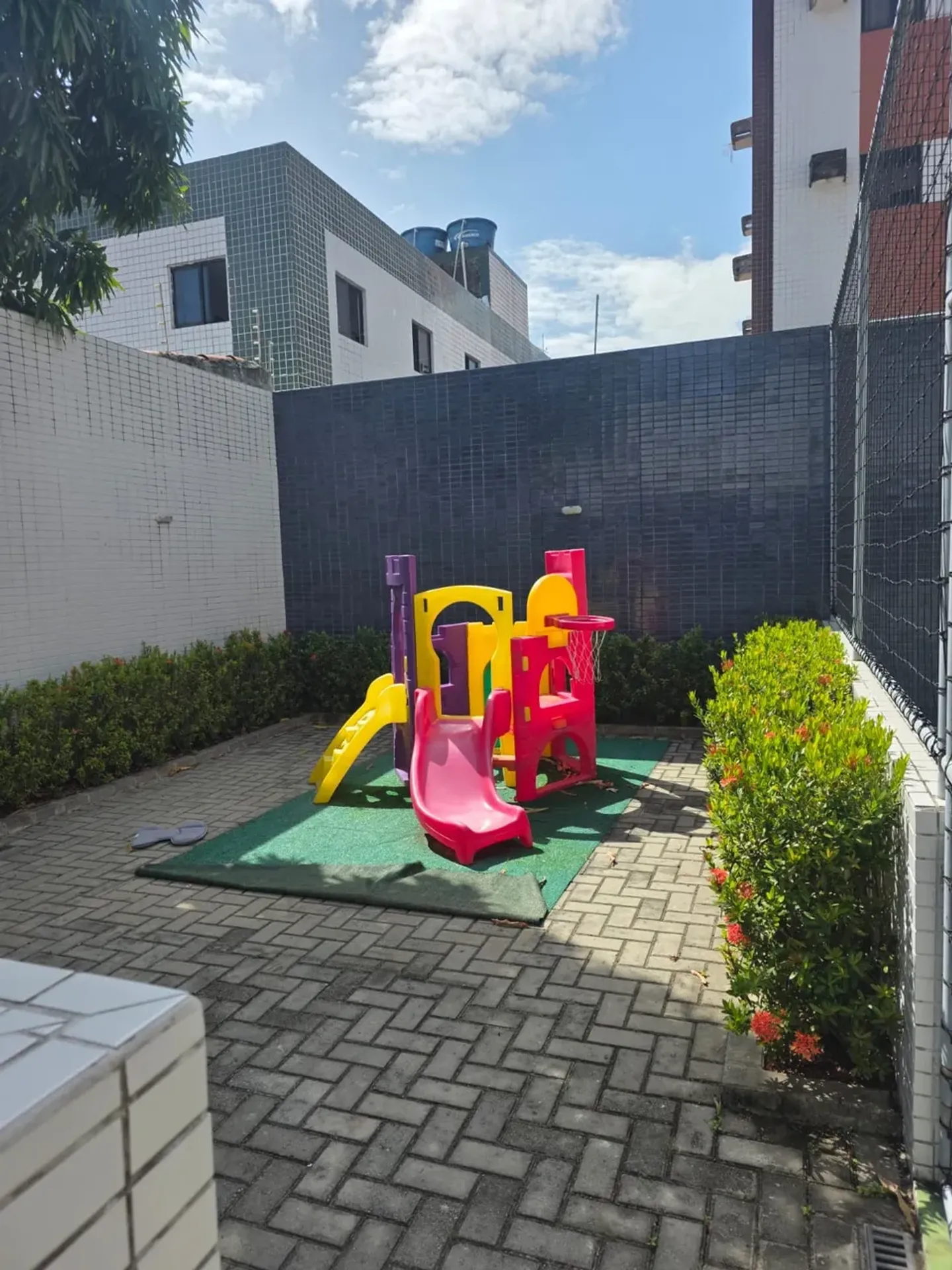 Furnished apartment, 57 m², with a grill on the balcony — photo 33