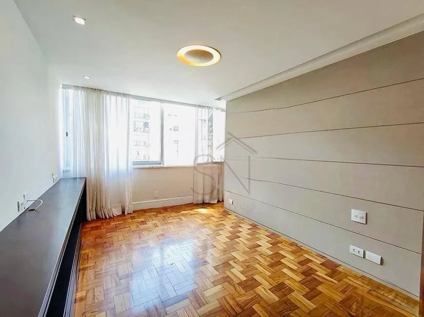 Home office in a 4-bedroom apartment, 316 m²
