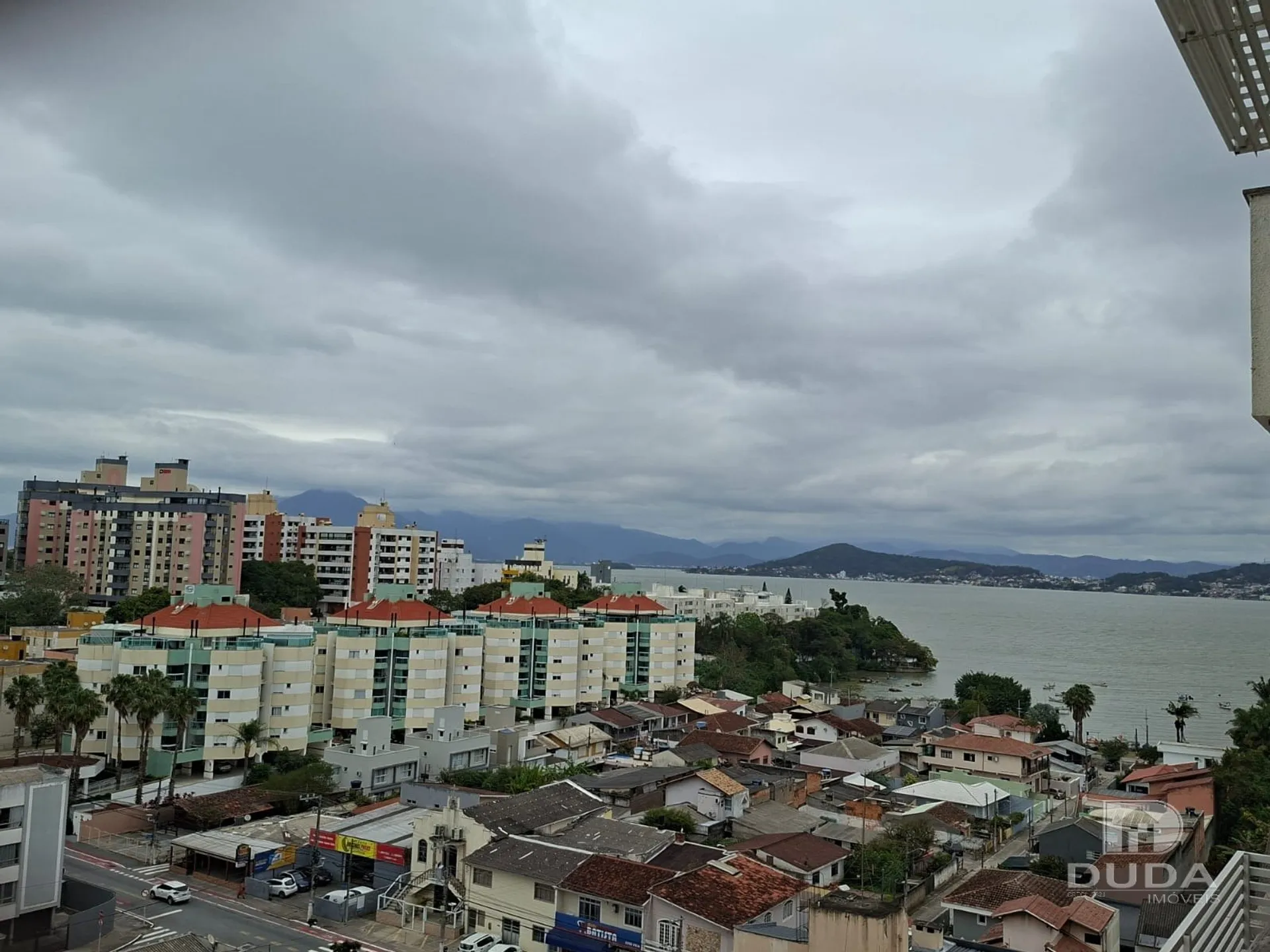 Apartment on the 10th floor with floor-to-ceiling windows — photo 103