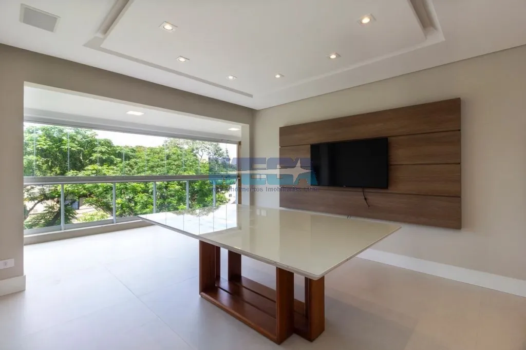 Apartamento com 4 quartos e varanda de vidro fechada — photo 4