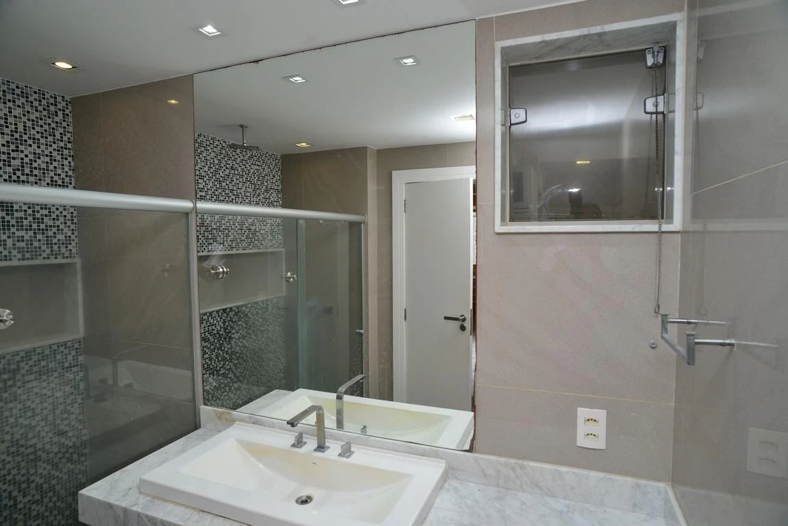 Ванна та 4 спальні: квартира 300 м² — photo 59