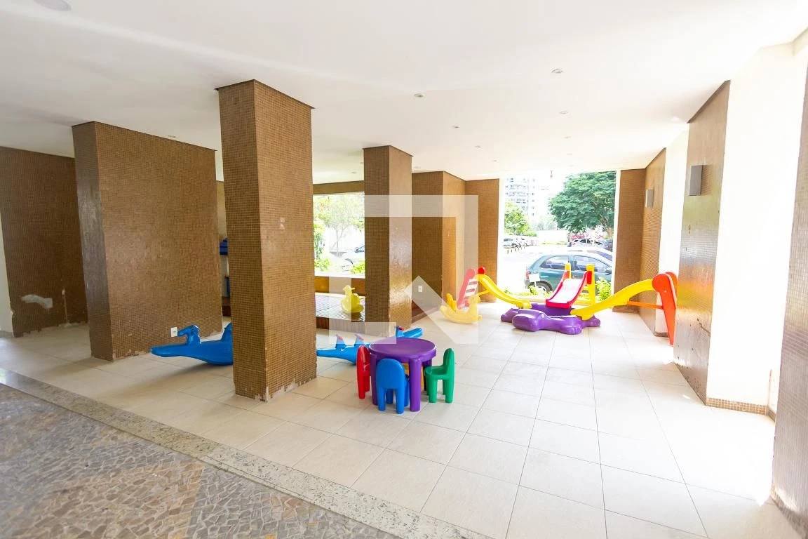 Balcony with a grill in a 2-bedroom apartment, 68 m² — photo 96