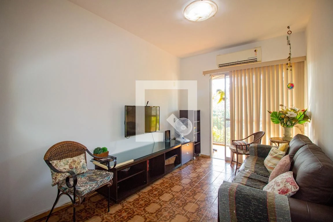 Furnished 3-bedroom apartment with suite and balcony — photo 25