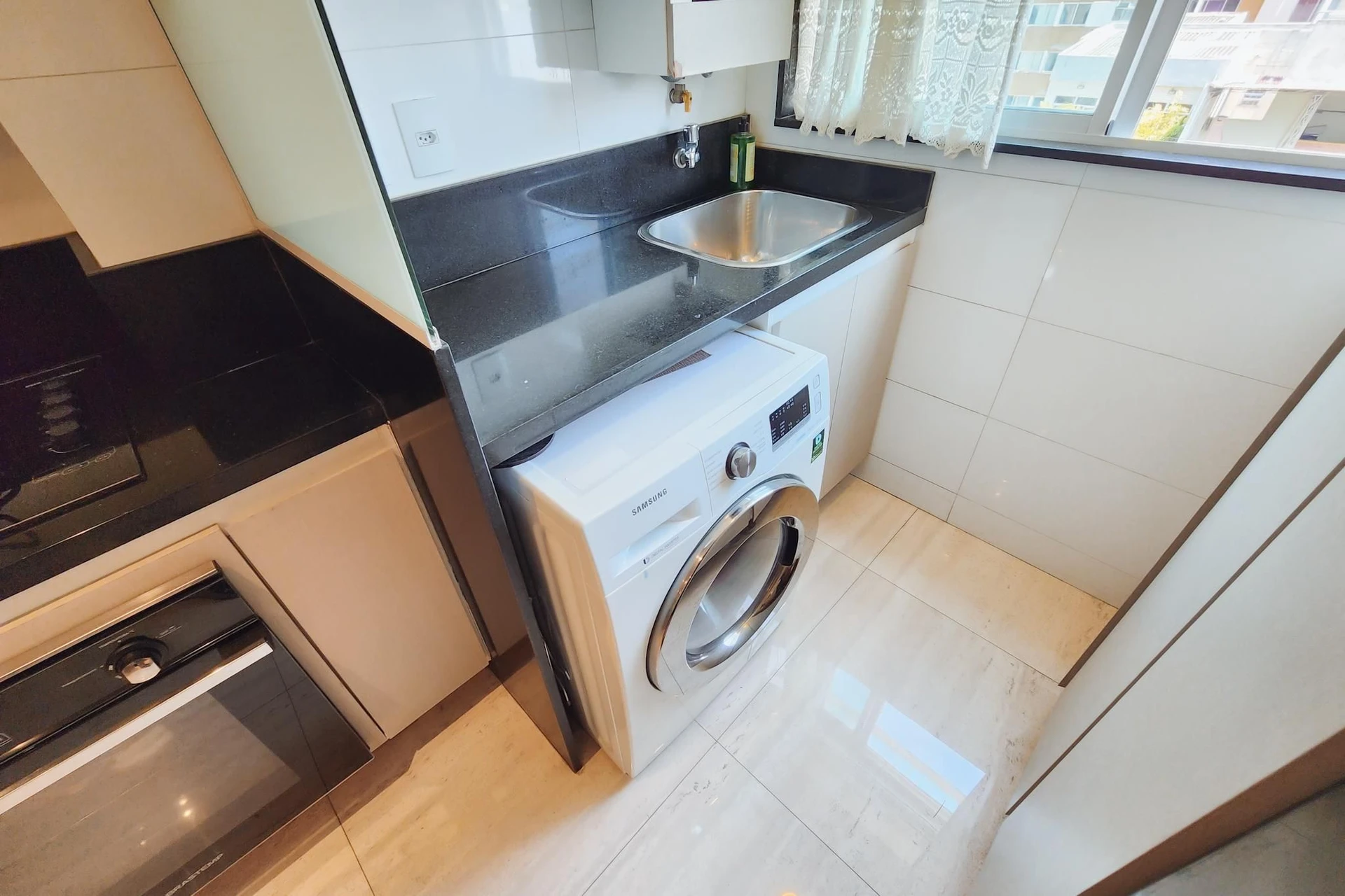 3-bedroom apartment with an ensuite suite and 2 parking — photo 18