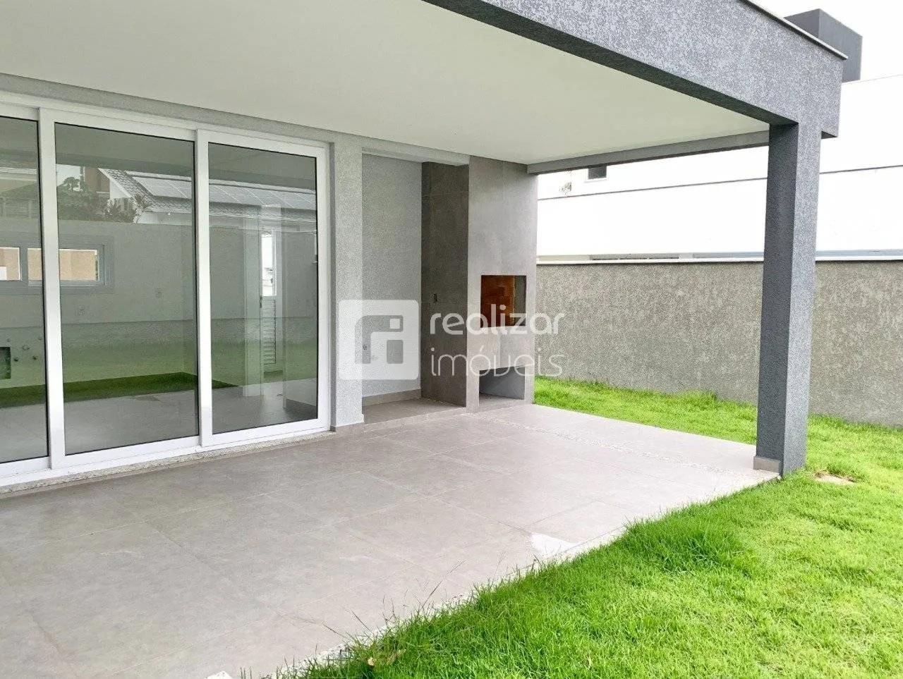 4-bedroom house with a grill on the balcony in Florianópolis — photo 4
