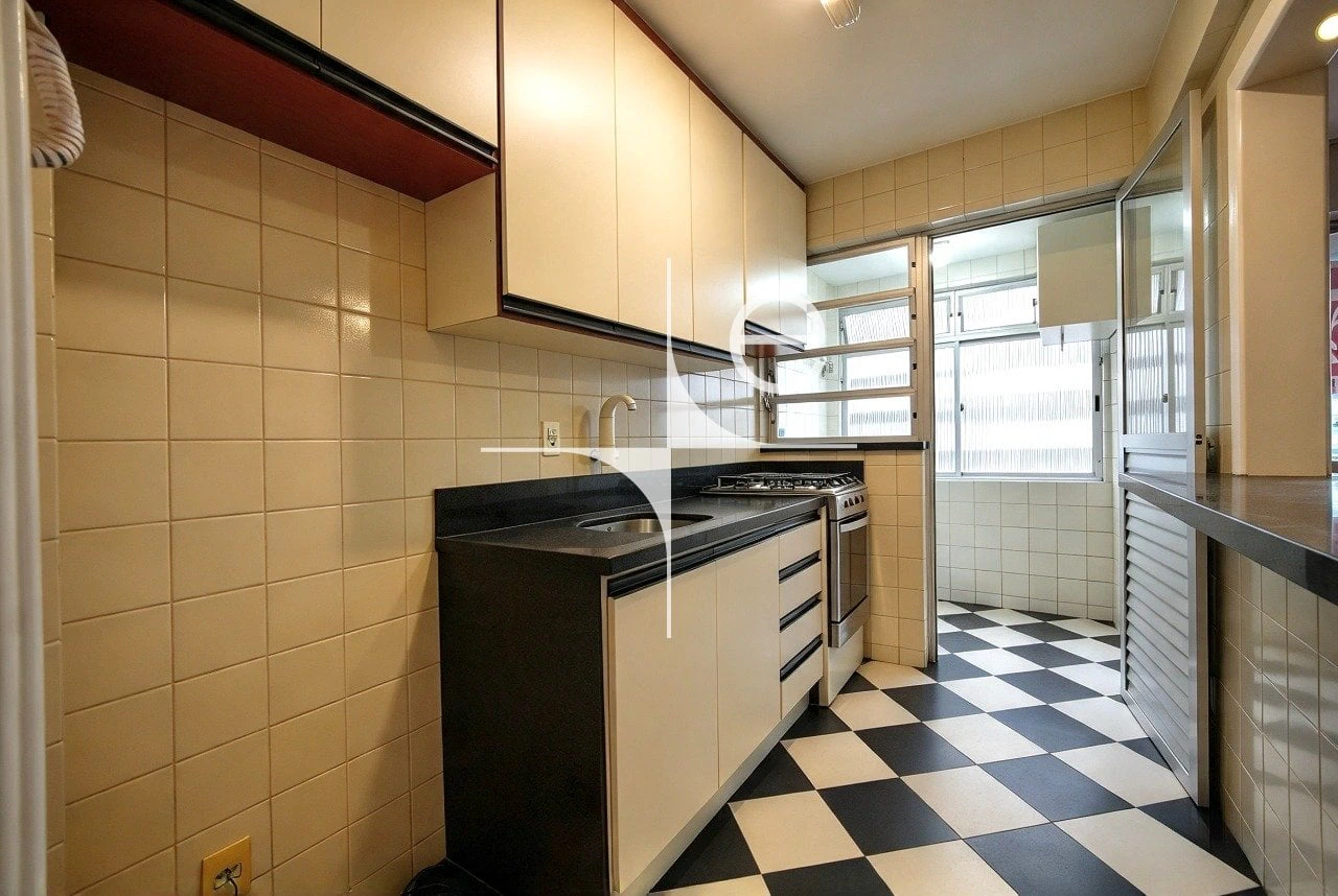 Apartment, 48 m², with wood or laminate floors — photo 2