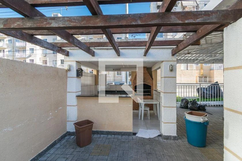 2-bedroom apartment in a building with a pool — photo 41