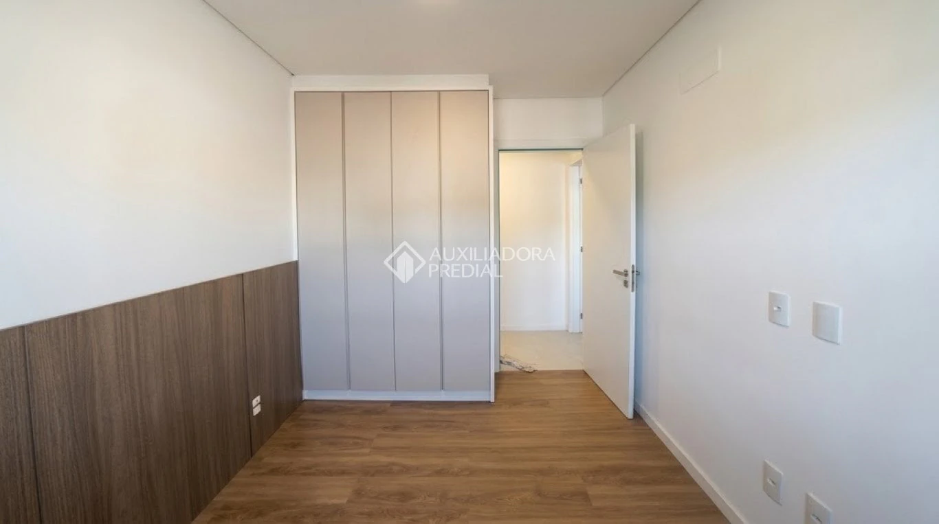 2-bedroom apartment with open kitchen and gas stove — photo 26