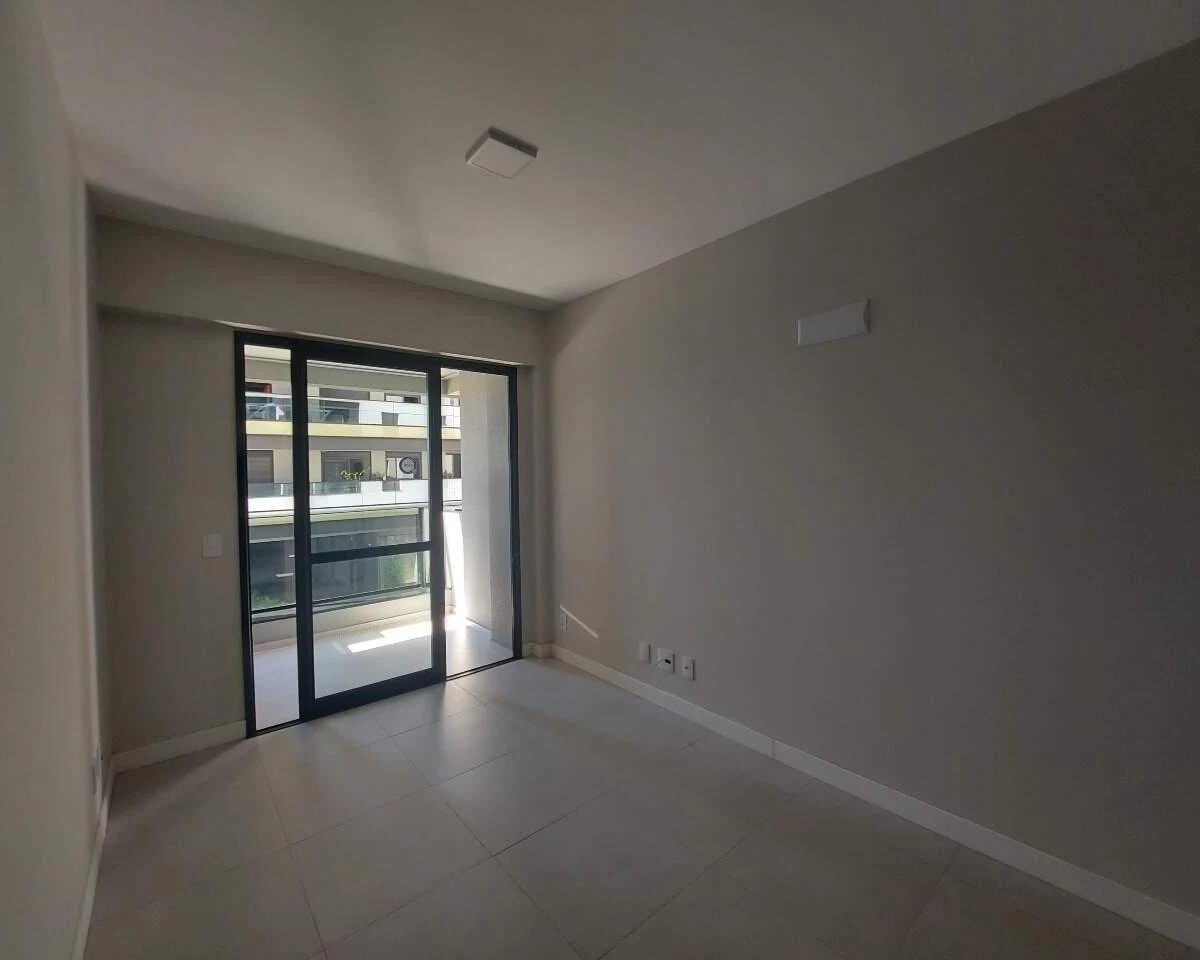 One-bedroom apartment with a grill on the balcony — photo 14