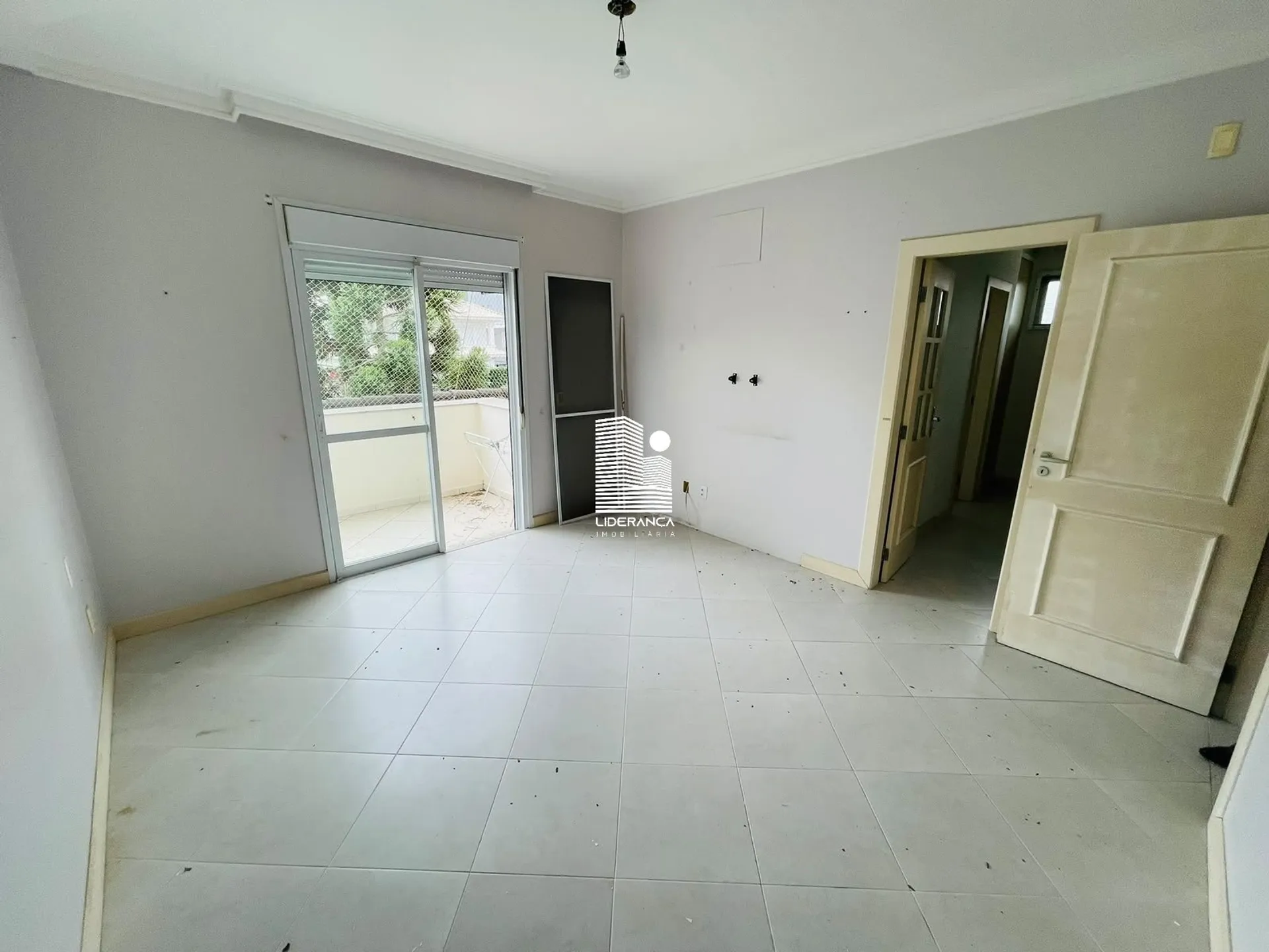 450 m² house with 4 bedrooms and a private garden — photo 18