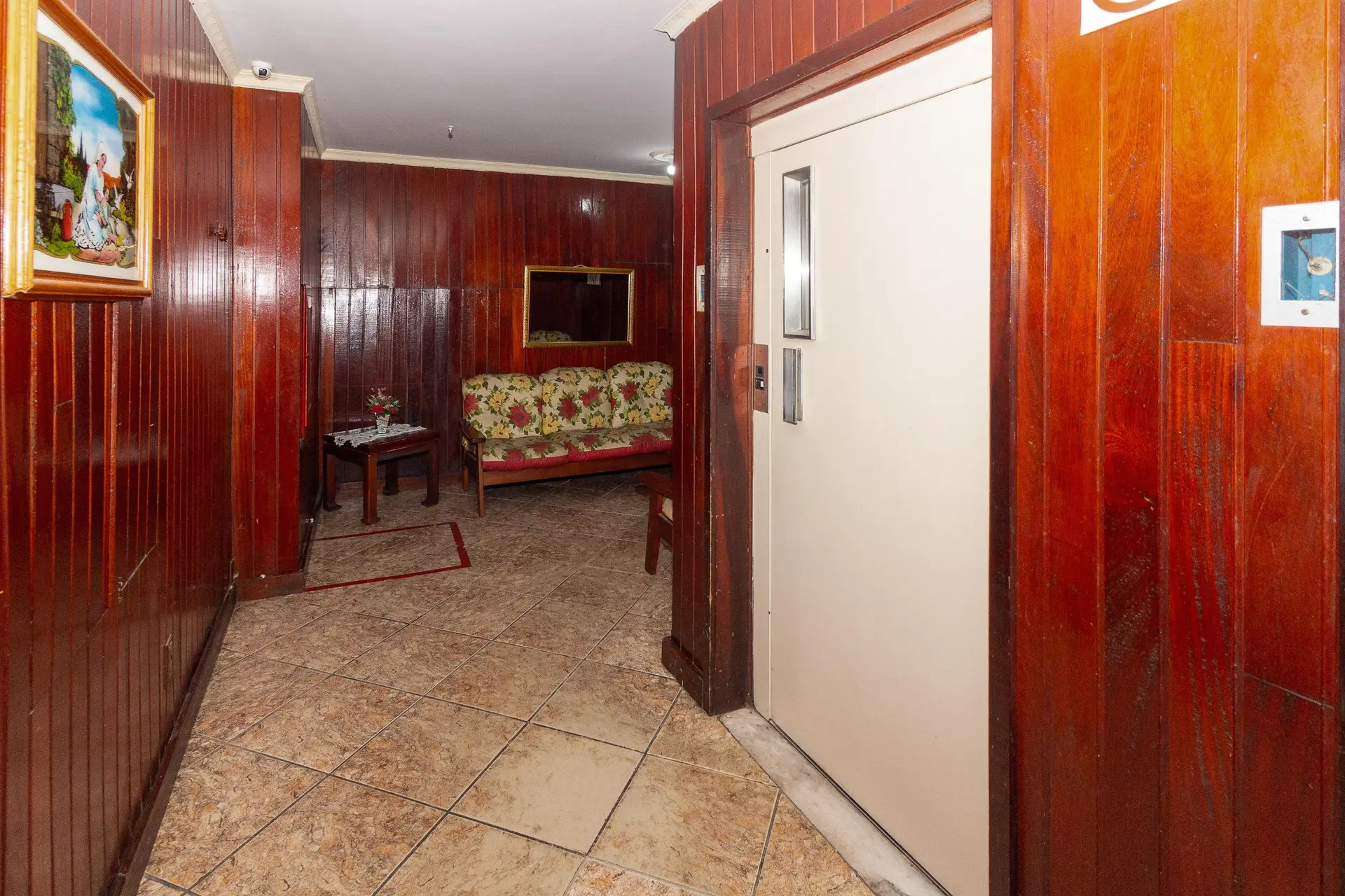 Furnished 3-bedroom apartment with balcony — photo 25