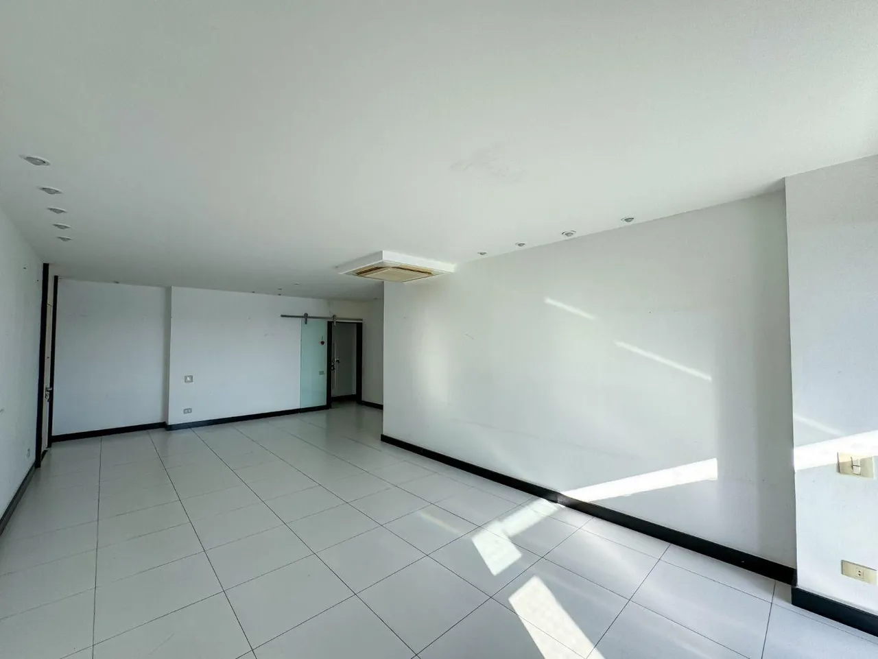 4-bedroom rental apartment with 160 m² and 3 baths — photo 18