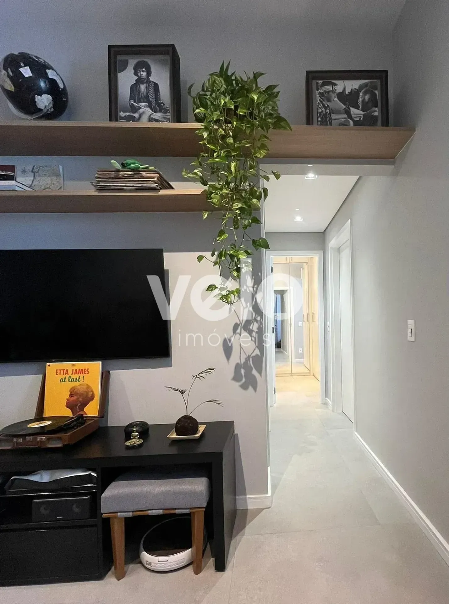 2-bedroom apartment with a mountain view — photo 18